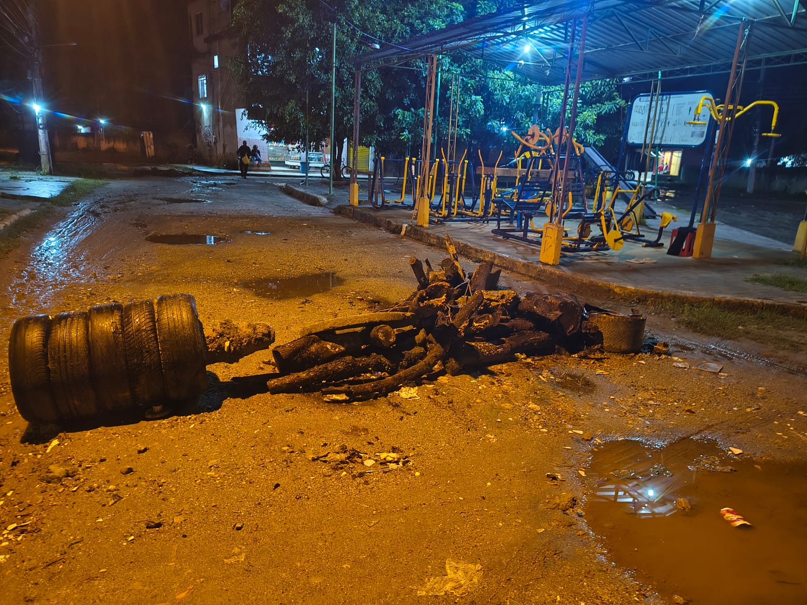 24º BPM prende dois criminosos e apreende drogas no bairro Lagoa do Sapo